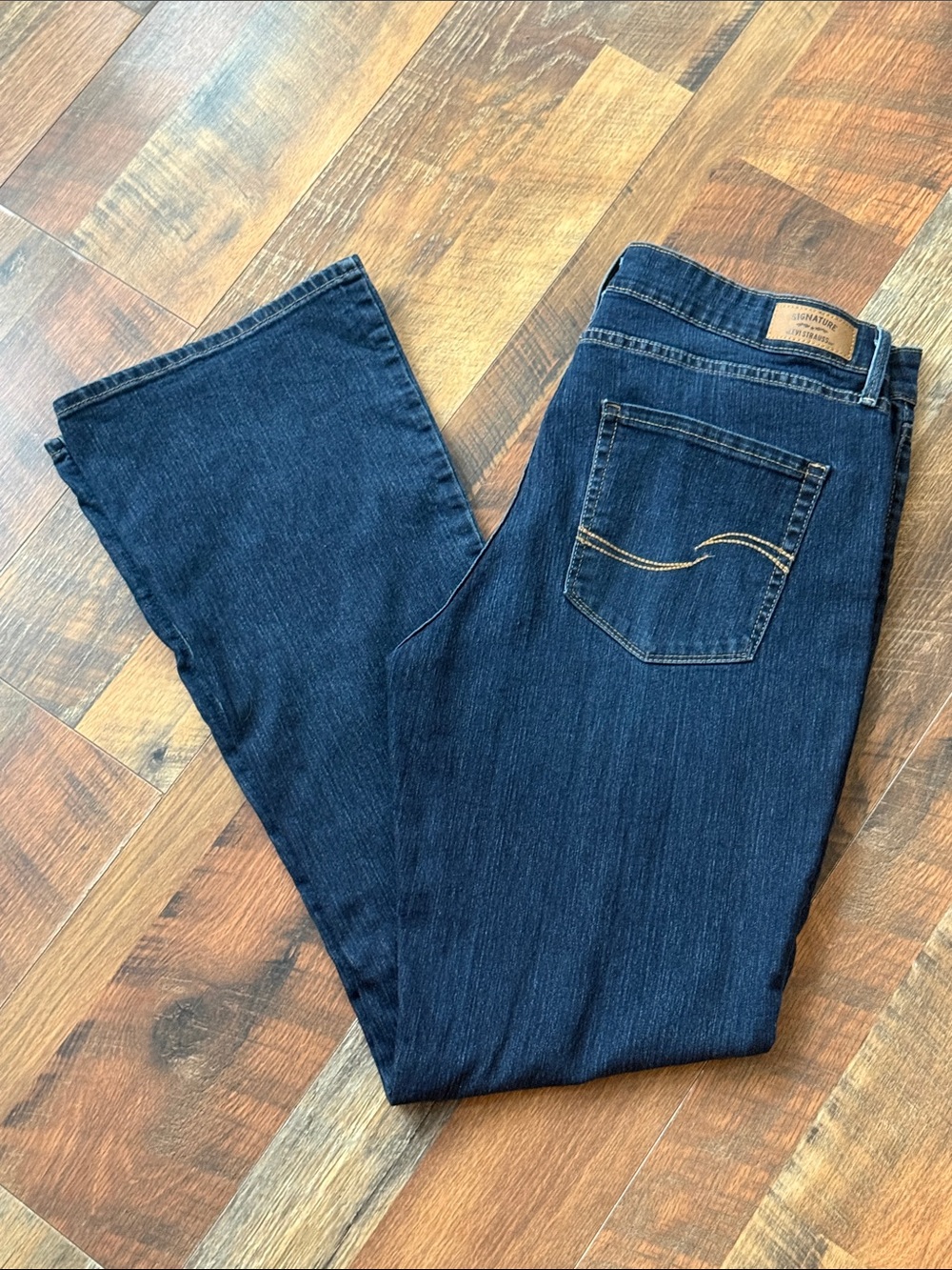 Signature by Levi Strauss Modern Boot Cut Jeans Women’s 16 Long W33 L34